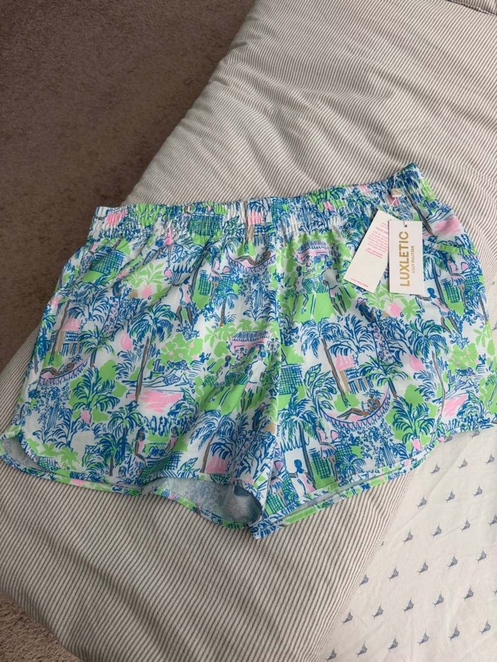 Lilly Pulitzer luxletic size large shorts NWT beautiful shorts